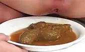 Curvy Japanese girl shitting