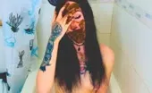Tattooed babe shits on her knees