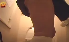 She did a mess in short skirt