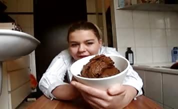 Chubby babe smears shit on her face