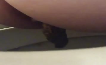 Girl with big ass pooping