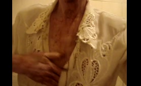 Curvy woman shits in shower