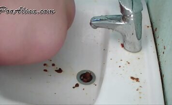 Horny teen shits a lot in a sink